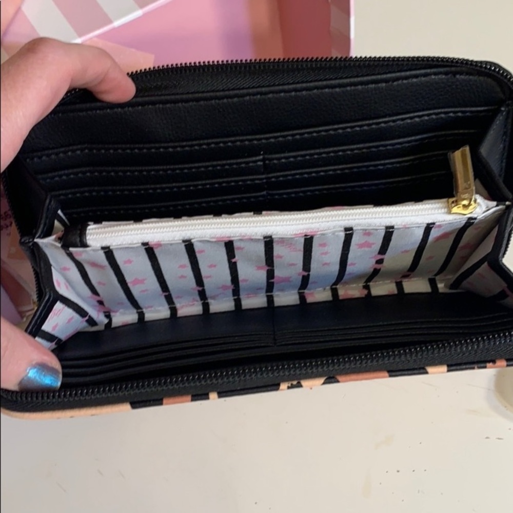 Betsey Johnson Wallet NWT - Picture 7 of 8